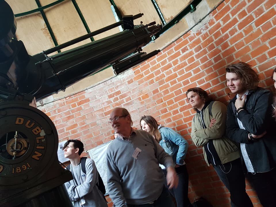 TheEDGEProject2's tweet photo. On Monday, we visited one of our favorite historical sites with Eric Grieve and Roberta from the Farnham Astronomical Society. Our groups learnt about astronavigation and how military officers used this amazing telescope for navigation purposes during the war! https://t.co/ip7bff2tlY