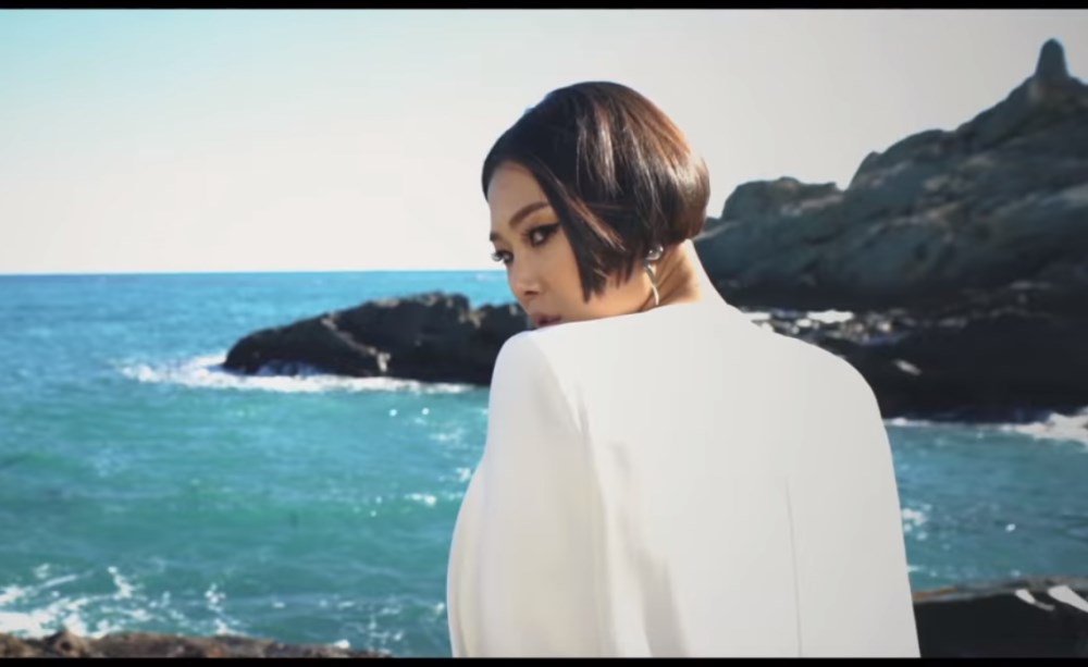 allkpop's tweet photo. Rapper Cheetah represents the 'Bumpkins' in new MV!
https://t.co/bCFoOybCKe https://t.co/ku2h41Po44