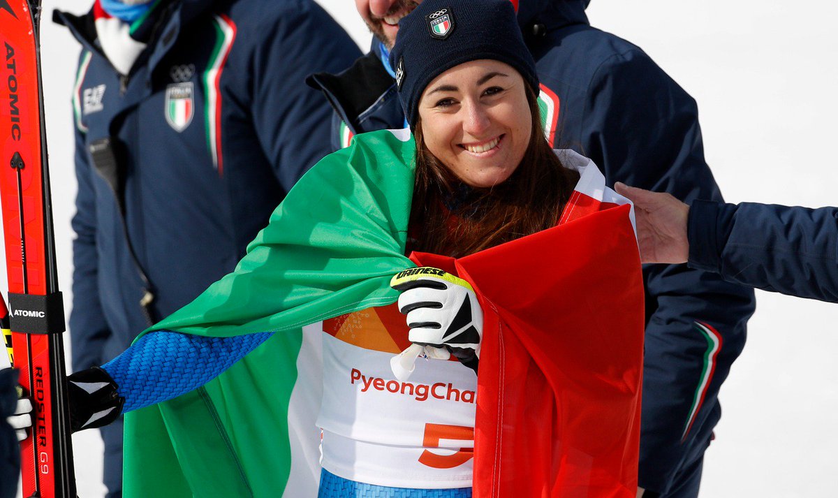 ItaliaTeam_it's tweet photo. MAESTOSAAAAAAAAA! 🇮🇹

Con il secondo posto nella discesa di Are Sofia #Goggia si prende la Coppa di specialità! 🏆

RT per la befanonaaaaaa!  💙💙💙

#ItaliaTeam #fisalpine @goggiasofia https://t.co/s0jbKYhgda