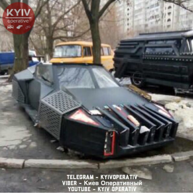 KyivOperativ's tweet photo. Хтось на Оболоні дуже ретельно готується до зомбі-апокаліпсису🙈 https://t.co/6ARvhBXngl