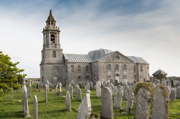 TheCCT's tweet photo. #churchcrawlers & #cemeteryexplorers, does anyone have/know of a photo of the memorial at St George's #Portland #Dorset to Mary Wray & William Lano, killed by a press gang in 1803? #Twittercallout #PlsRT https://t.co/4kGBoXsK4u https://t.co/k9Q5wMQv7i