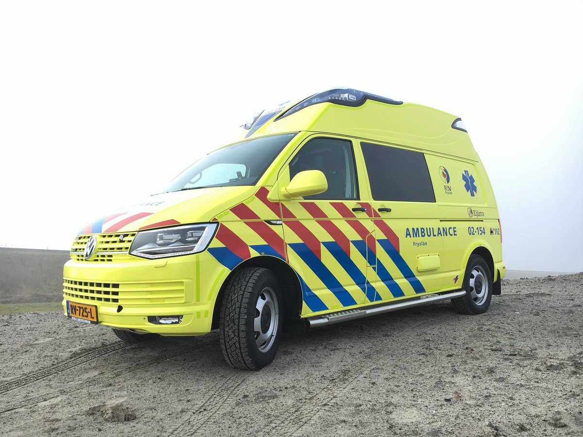 Unieke verschijning: #VW Visser Hornis T6 4Motion met een verhoogde bodemvrijheid. Dit voertuig is voor <a href="/kijlstra/">K i j l s t r a</a> Ambulancezorg, post #Ameland.