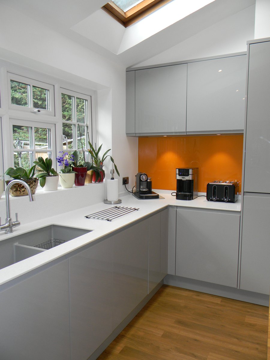 ElementsKitche1's tweet photo. We love the cheerful pop of @DECOGLAZE orange in our @SNCollection Real Customer Kitchen π§‘ #rdguk #RealElementsKitchen #interior #design #colour https://t.co/UsLiBFivlu