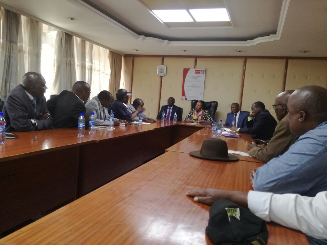 OSANJOGeorge's tweet image. Chairman KOlale firmly explaining to CS Amina Mohamed that 2017-2021 CBA is already 9 months late. #Lecturersstrike