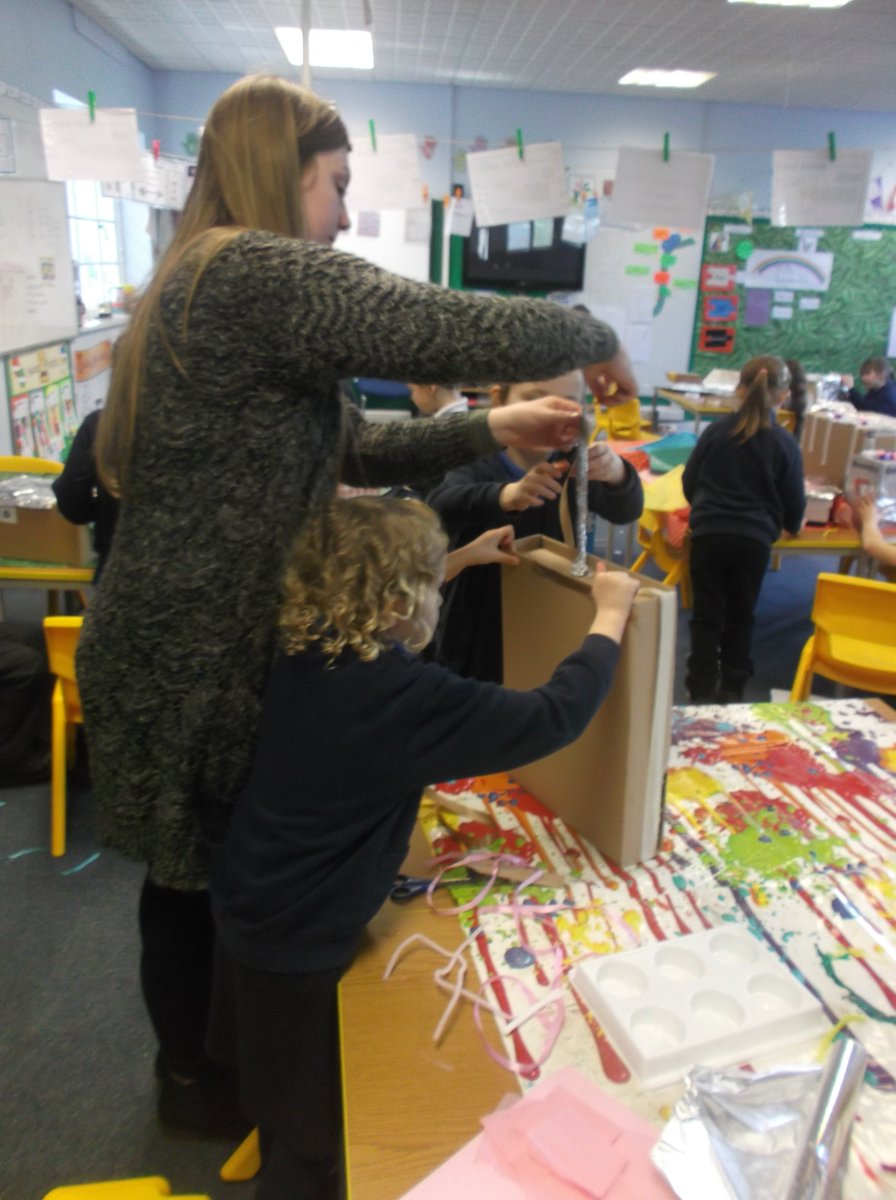PrioryCPSchool's tweet photo. #JupiterClass #ArtsandCrafts #Art #Robots https://t.co/qvId7RD7Ax