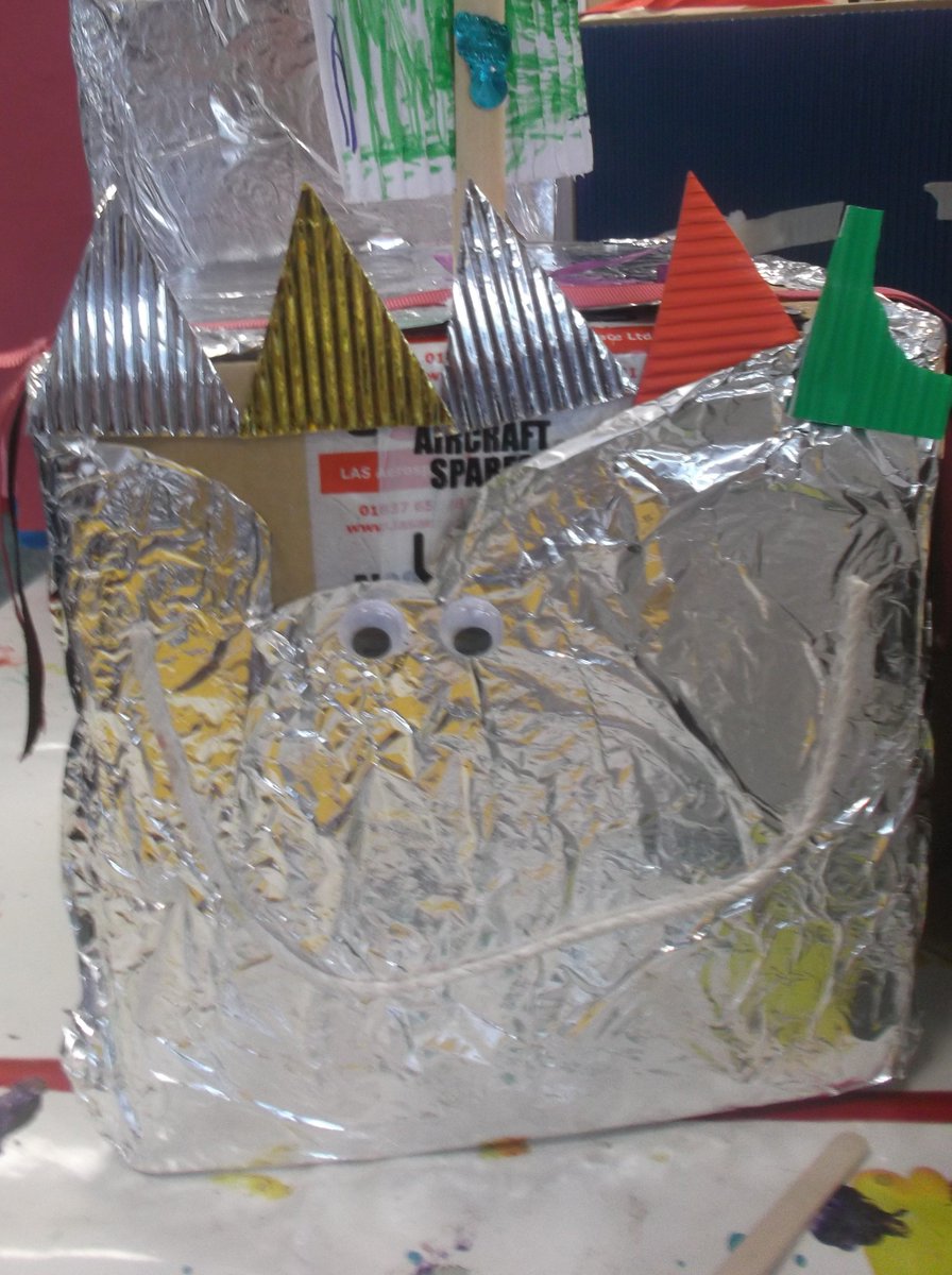PrioryCPSchool's tweet photo. #JupiterClass #ArtsandCrafts #Art #Robots https://t.co/93HeLMd7Tt