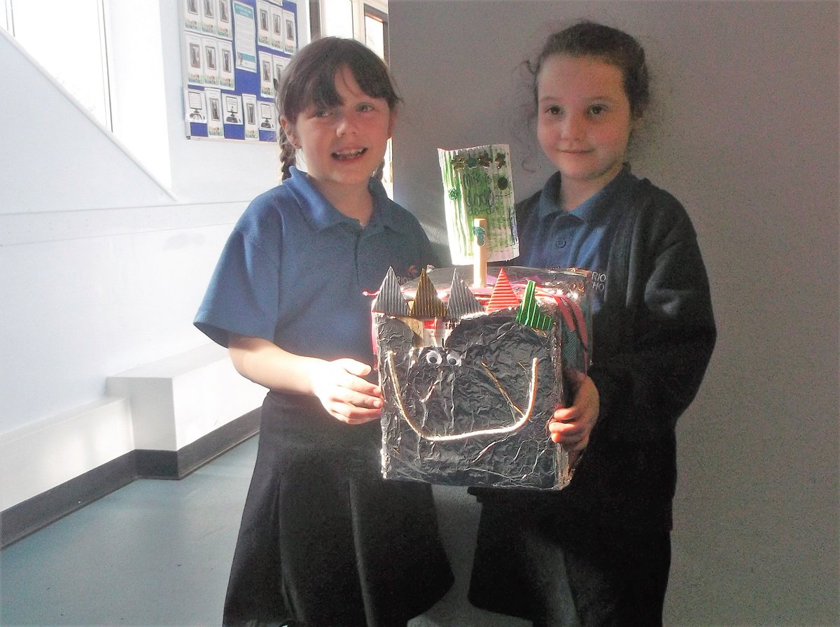 PrioryCPSchool's tweet photo. #JupiterClass #ArtsandCrafts #Art #Robots https://t.co/Bs2fizo7wR