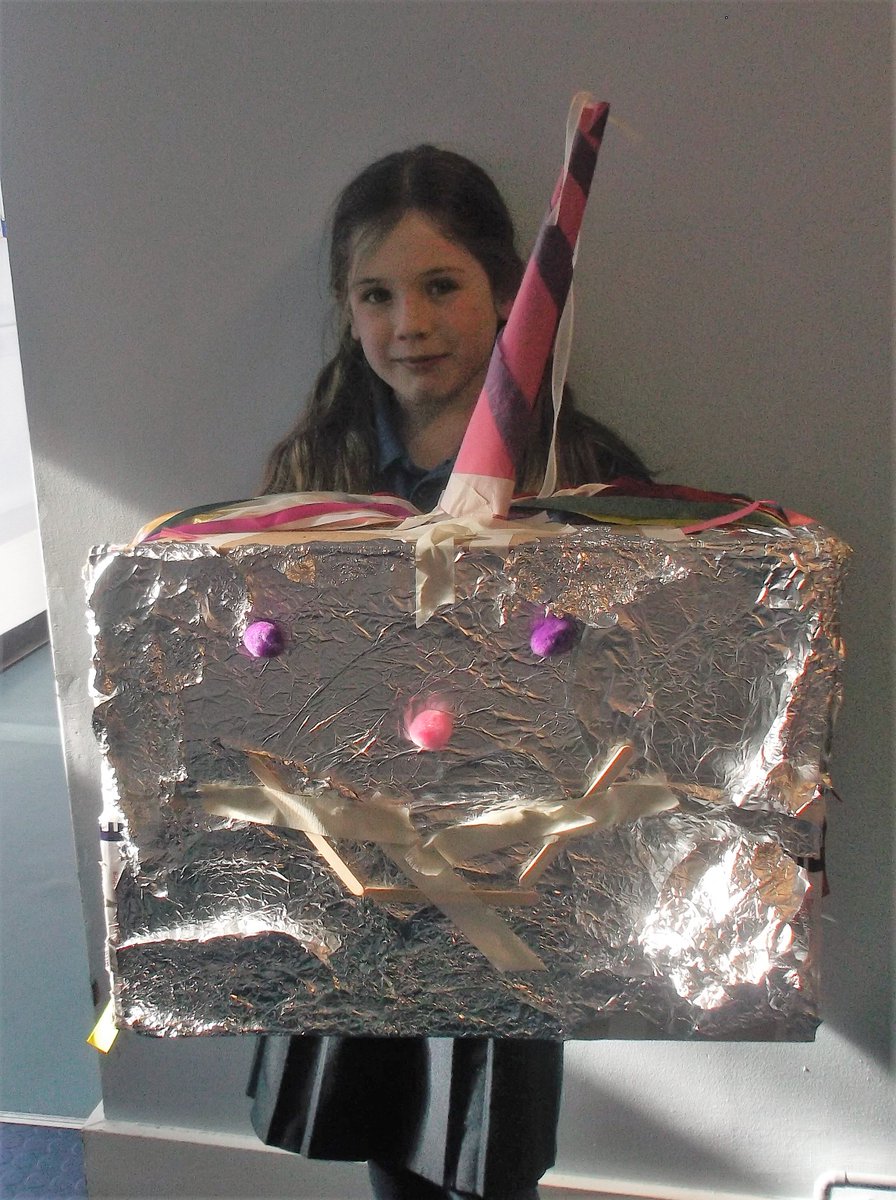 PrioryCPSchool's tweet photo. #JupiterClass #ArtsandCrafts #Art #Robots https://t.co/Bs2fizo7wR