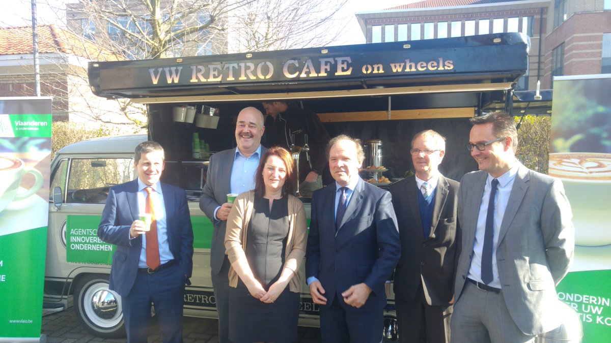 Voor wie wil ondernemen én innoveren: 1 telefoonnummer, 1 mailadres, 1 duidelijk contactpunt. <a href="/VLAIO_be/">VLAIO</a> krijgt nieuwe invulling, gesteund door partner <a href="/vokavzw/">Voka - Vlaams netwerk van ondernemingen</a> . Officiële voorstelling door <a href="/philippemuyters/">Philippe Muyters</a> bit.ly/2FU5Pfu #voka #ondernemen