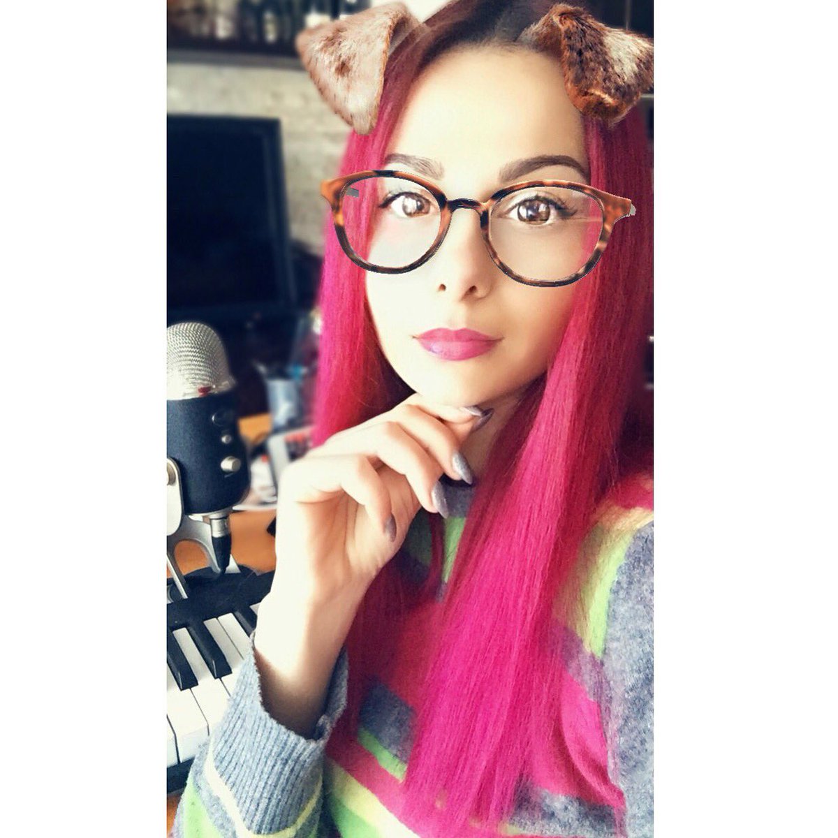 ErikadeBonis's tweet photo. When you enjoy want to do, it’s all pleasure.💗 have a nice day 💗
•
•
•
#Snapchat #SnapchatEffect #Glasses #DogEars #Erika #ErikadeBonis #DoWhatYouLove #LoveShatYouDo #Hair #fuchsiahair #Lipstick #magentahair #MagentaLips #straighthair #GreyNails #EnjoyWhatYouDo https://t.co/qDO0xRvYqI