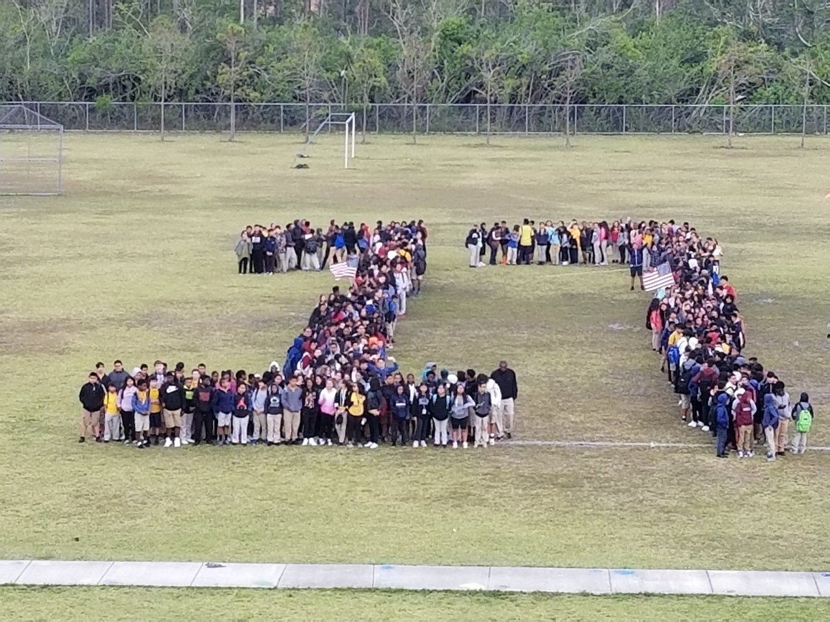 sdmpanthers's tweet photo. In support of the students and teachers of @StonemanDouglas. #MSDstrong @MiamiSup @MDCPSSouth https://t.co/EBMAgb5oAJ