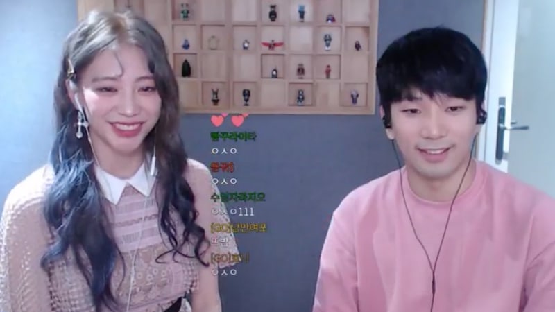 soompi's tweet photo. #MBLAQ’s G.O Introduces Girlfriend Choi Ye Seul On His Internet Show
https://t.co/xuhp0IsxfL https://t.co/uc5EQoAxTN