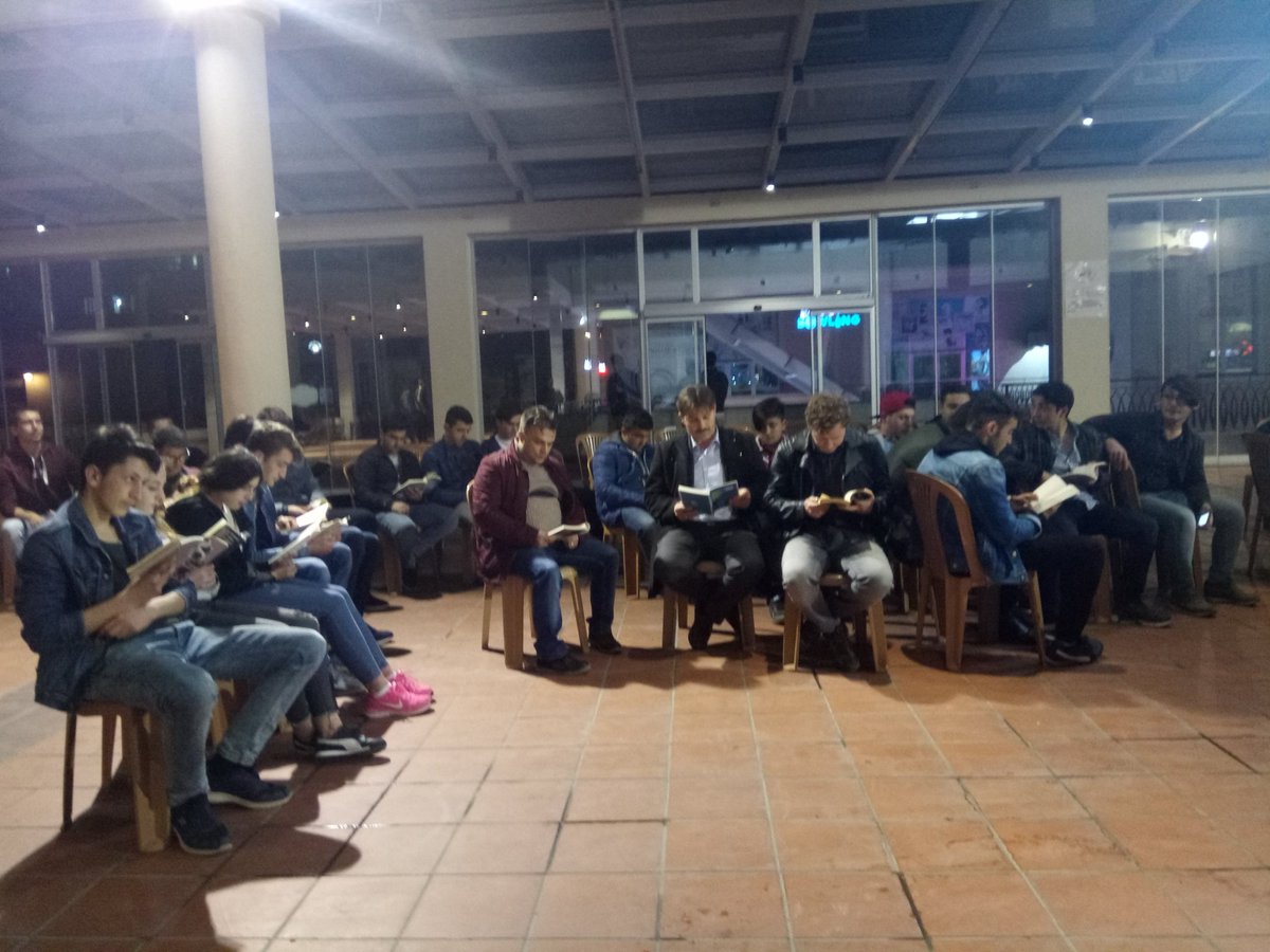 #samsunokumavakti çarşamba Mesleki ve teknik Anadolu lisesi müdürü, öğretmen ve öğrencileri ile novada yaşam merkezinde okuyor <a href="/CoskunESEN57/">Coşkun ESEN</a> <a href="/osmankaymk/">Osman KAYMAK</a>