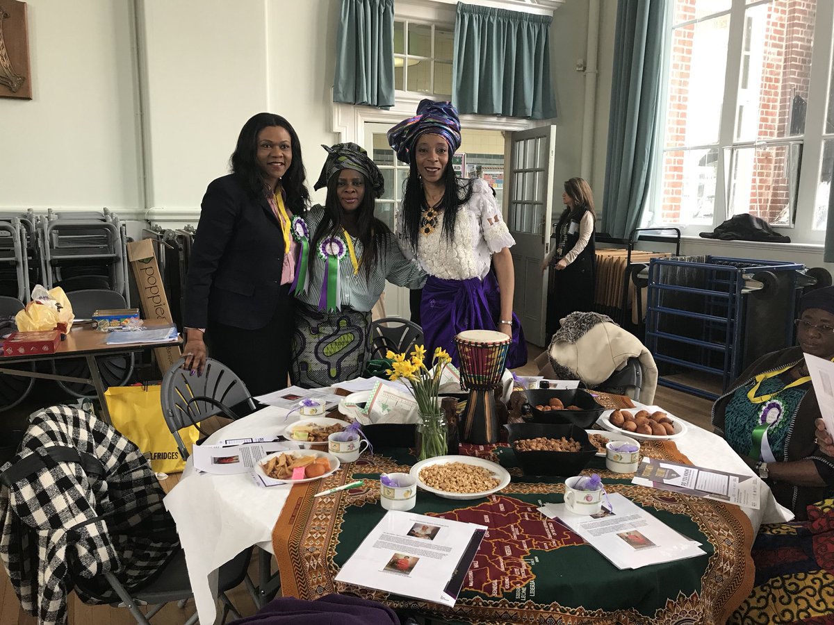 AmnaAbdul1983's tweet photo. Nigeria being represented today @MancBMEnetwork celebrating the amazing achievements of @ErinmaBell  for #IWD2018 #RepresentationMatters https://t.co/BvmxThGMCJ