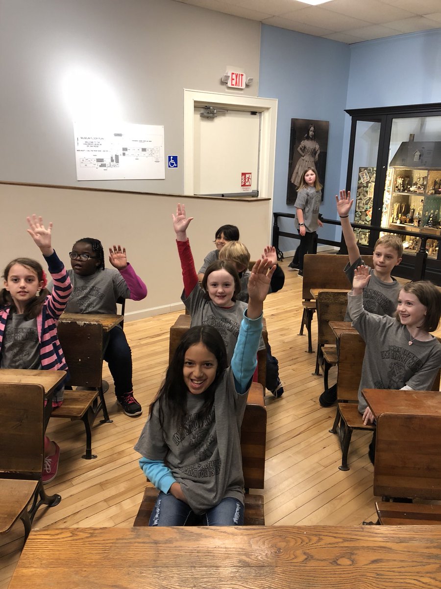 MrCroftsClass's tweet image. Exploring @lindenlion students had fun with @KidsMuseumofOR #LindenRocks #ORSRocks #SpringIntersession