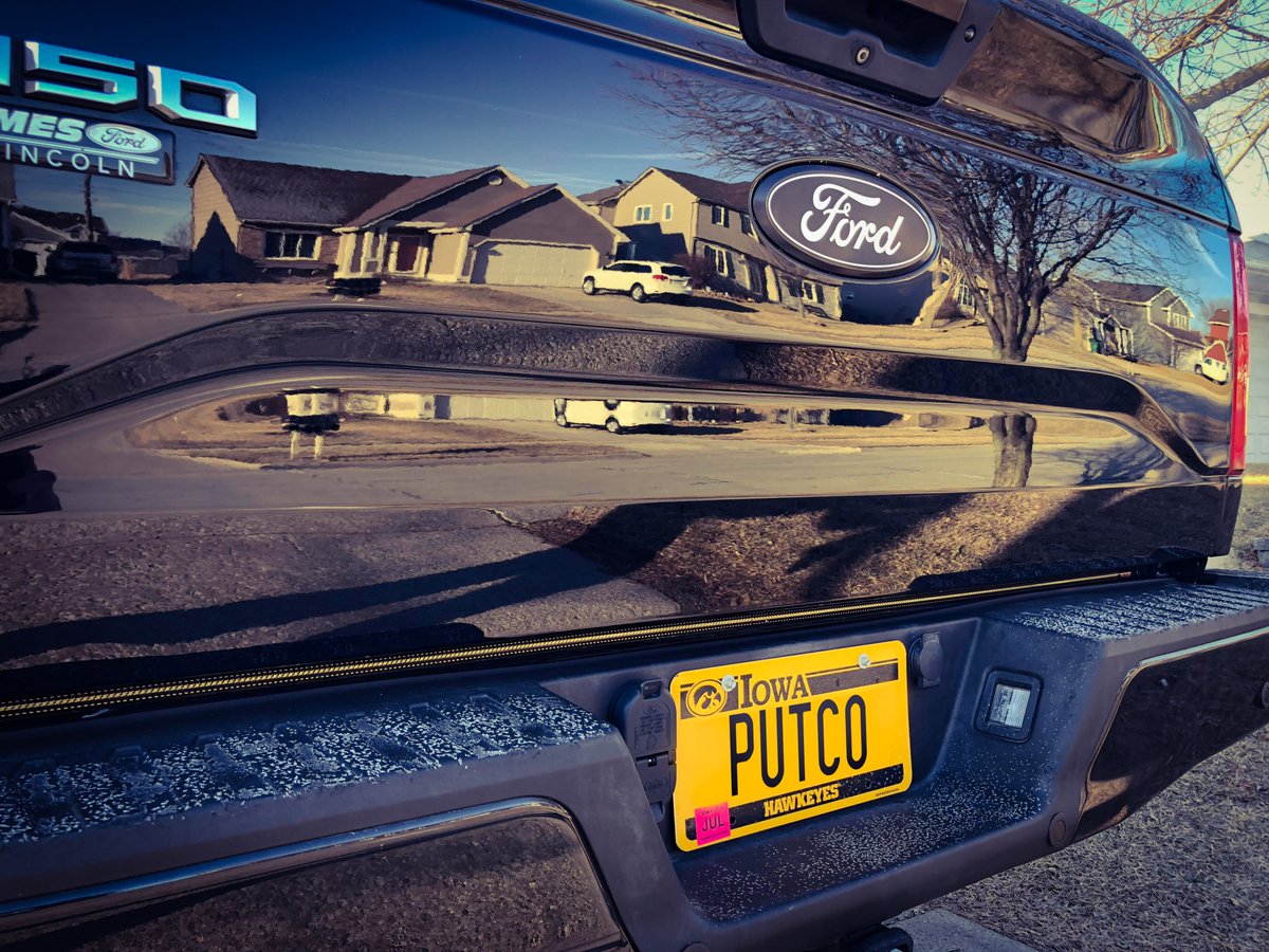 Putco_Inc's tweet photo. Do you have our parts installed on your vehicle? We love to see our customer’s vehicles! Message us your pictures and we may feature your ride on our weekly customer feature! On this F150, a customer has the Ford Licensed emblem as well as the Blade tailgate light bar. #putco https://t.co/VjPbwtuBGz