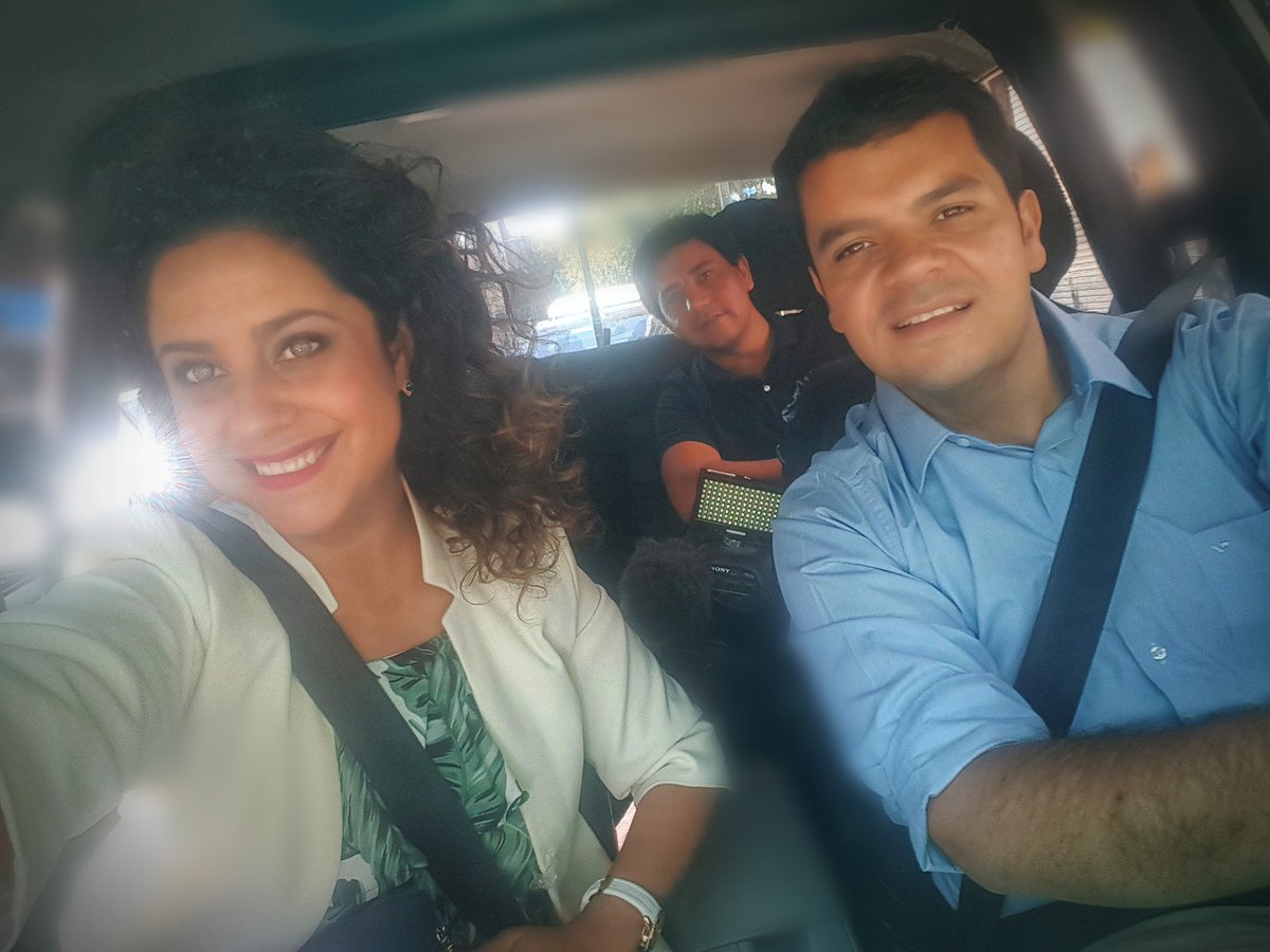 CaroCarcamoh's tweet photo. Trabajando en #team con @felipevicencios #robertojopia #reporteodethes🙈👌❕❗#equipazooo https://t.co/iWkYjkT8K4