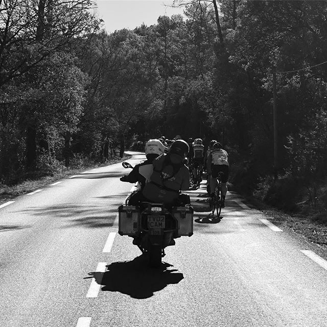 Joolzephoto's tweet photo. The day job.... #photomoto #chasingcyclists #ontheroad #cycling #cyclingphotography #hangingofftheback #greatfun #alltheglamour https://t.co/ReS1HLDvS2 https://t.co/8u7z9dRmx2