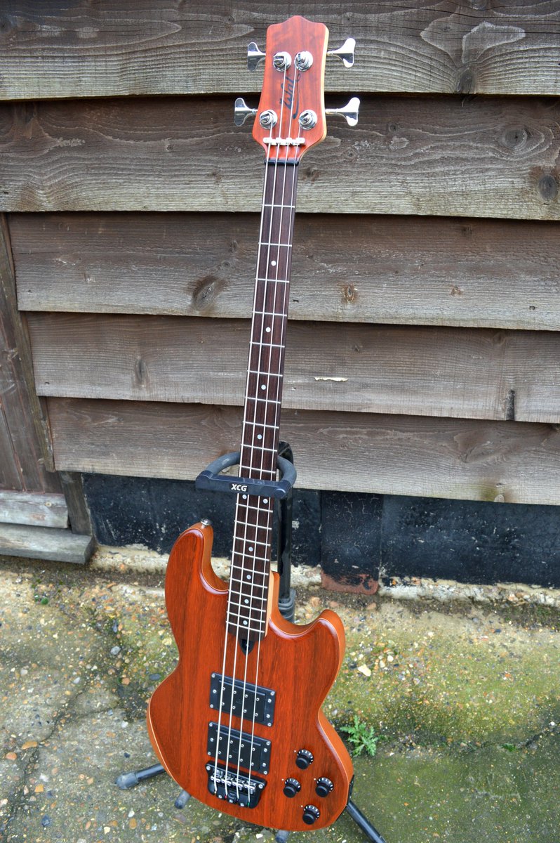 Paduak Mk1 anyone? A matching headstock veneer ties in nicely to the body facings.