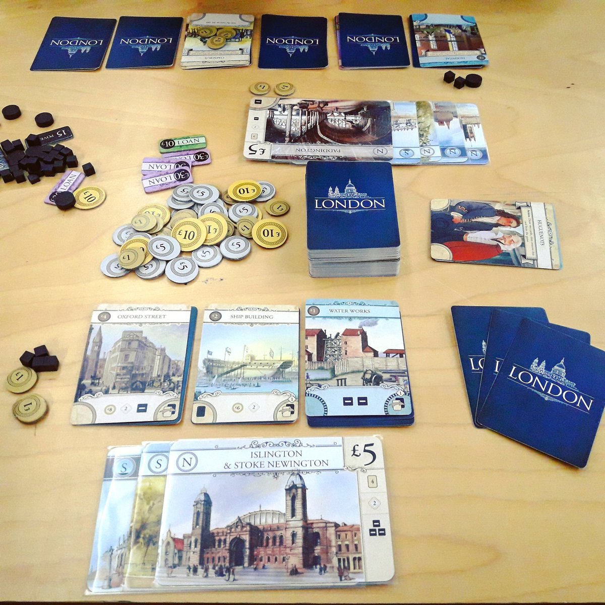 ludofank's tweet photo. Back in England 🏛🇬🇧
#London #Victorian #city #building #citybuilding #cardgame #boardgame #Ludofan #MartinWallace #cards #citybuildings #boardgames #tabletopgames #boardgamegeek #bgg #brettspiel #j2s #juegosdemesa #juegodemesa https://t.co/P32CRMmUjP