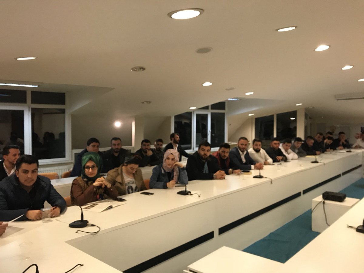 akgnccekmekoy's tweet photo. Genişletilmiş Yönetim Kurulu Toplantımızı gerçekleştiriyoruz, İlçe Gençlik Kolları Başkanımız @ridvan_bural gündemi değerlendiriyor.  @tahaayhan https://t.co/9tk1YW8OfY