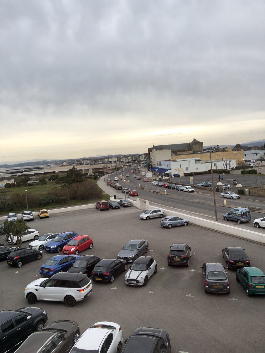 KRfromStrickley's tweet photo. Two different views. One from the restaurant and not quite as posh from our room. #cheaproom https://t.co/QMdc4JXrN5