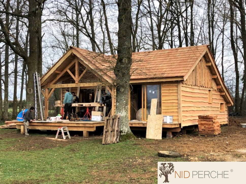 NIDPERCHE's tweet photo. C'est l'effervescence en Bretagne pour une nouvelle cabane au domaine Country Lodges par @NIDPERCHE #nidperche #cabane #Construction #cabin #lodges #cabinlife #wood #woodproduction #bretagne https://t.co/H8XwHQG8Bf