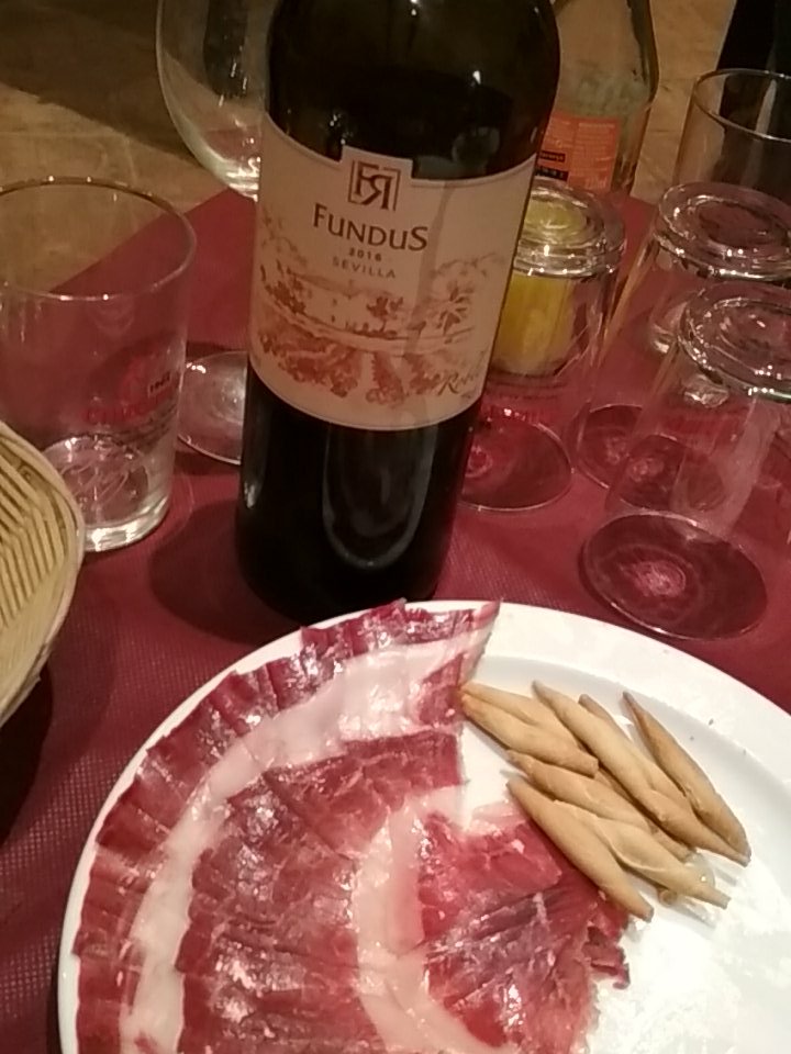 FelixCuenta's tweet photo. Ahora toca comentar lo aprendido en la 1ra jornada del Congreso Internacional de Conservación y Ornitología en una degustación de productos de la comarca #SierraNorte de Sevilla 😉 

#SierraMorenaSevillana #AlmadendelaPlata #FélixCuenta https://t.co/2i6Ik0zS2g