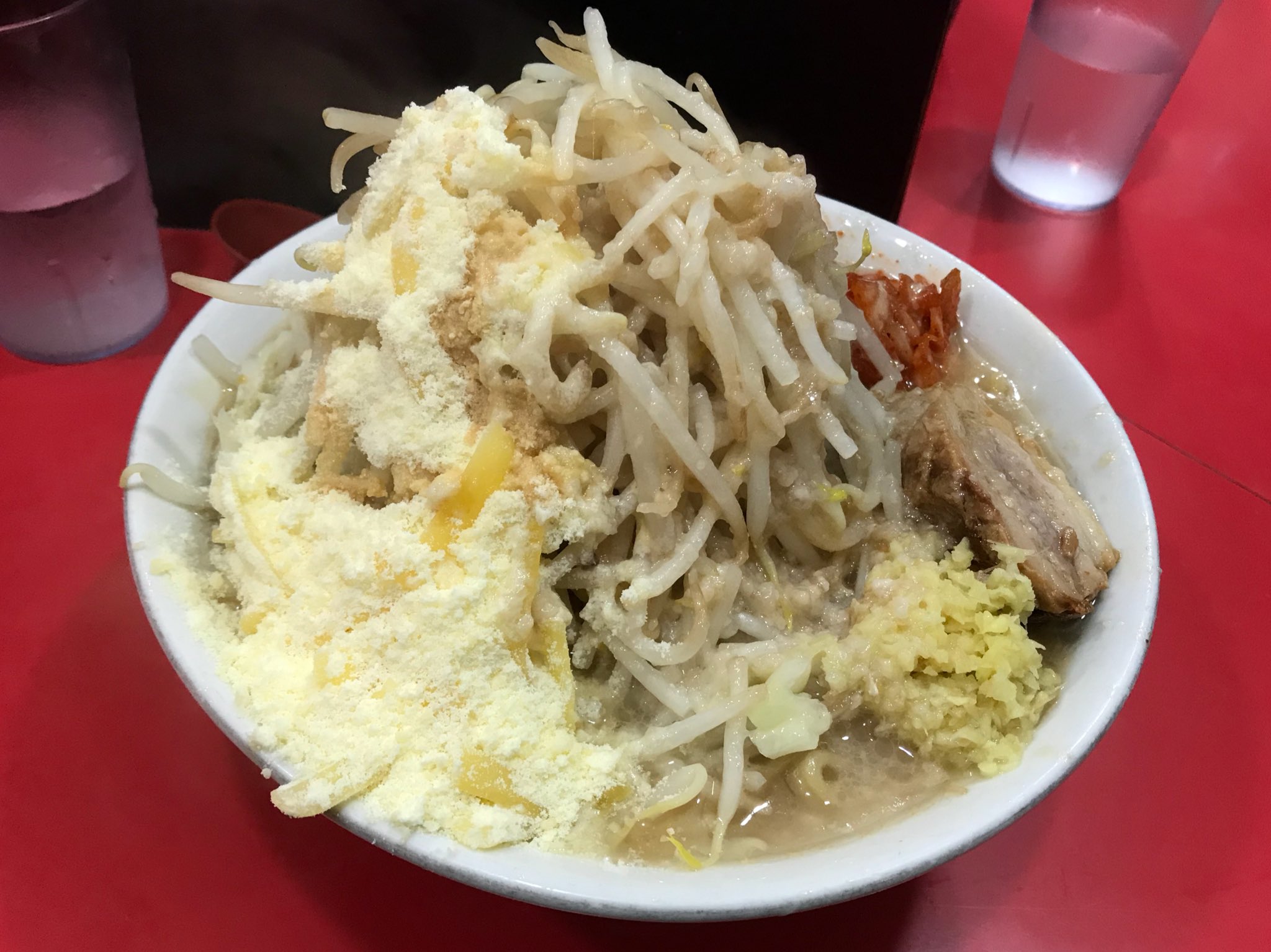 きなこ V Twitter 白く白く真っ白な未来が たったひとつ僕達の希望 今の僕には闇雲なこの気持ちしかないけど 正解なんてひとつじゃない 僕だけの明日を探してる ずっと