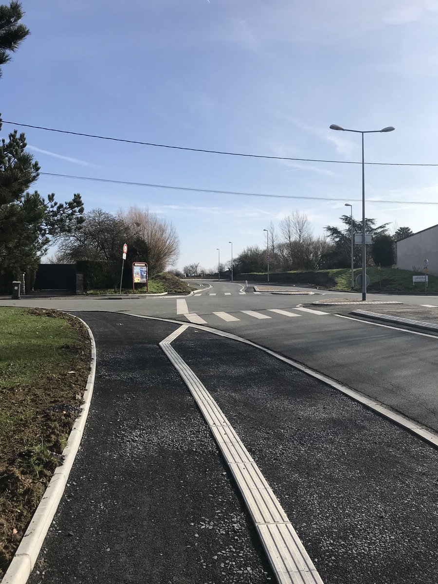 voet_dominique's tweet photo. Bravo à la @MEL_Lille pour la sécurisation des piétons et cyclistes de la rue de #Reckem à @NeuvilleenF
A quand le raccordement des sentiers pédestres avec ceux de la #Belgique ?
Bravo aussi à @Marie_Tonnerre pour l’entretien des sentiers pédestres neuvillois 👌 https://t.co/Suw42Om5Ec