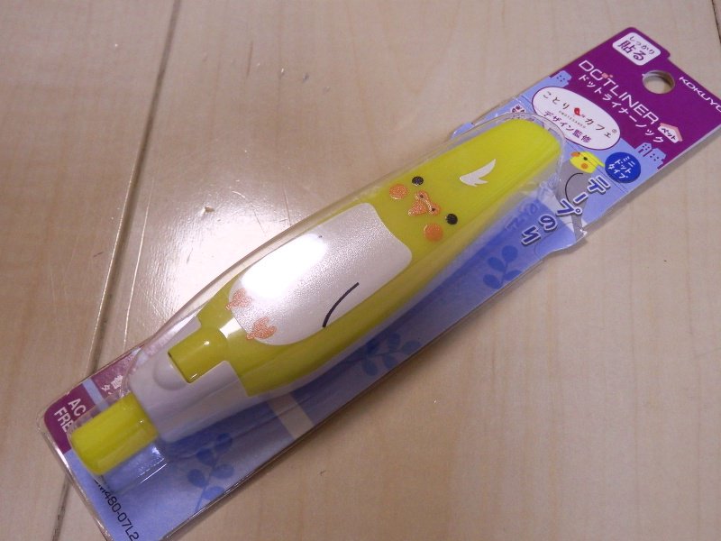 umeboshi_okame's tweet photo. この春、中学&高校に入学する 友人の娘さんたちに文具セットをプレゼントしようと思ってお店めぐり。
そこで見つけた「テープのり」が可愛くて、すぐに購入!!
プレゼントするのが楽しみ。
#KOKUYOのぶんぐ #DOTLINER https://t.co/OMQAzRHxqu