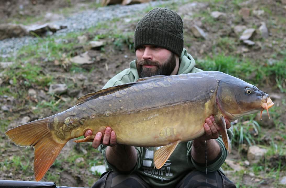 TheCarperKPG's tweet photo. A short reprieve from the rain and a few shots of the most recent capture from Dream Catchers Lake ...... A single orange 14mm UK Bait Company popup on a naked chod catching this one. 

#FreeLineMagazine #DreamCatchersLake https://t.co/xMlUypiG5l