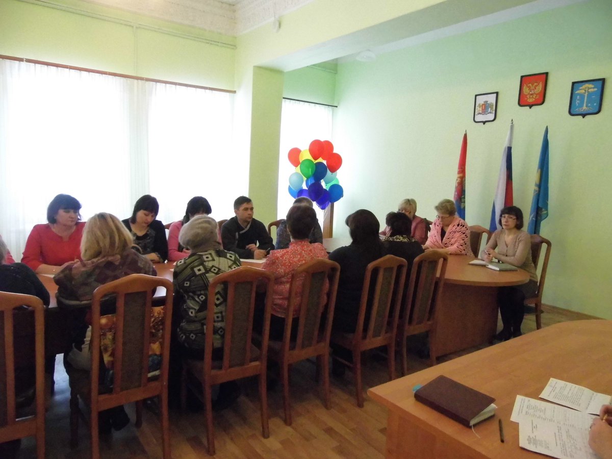 12 марта в администрации Тейковского муниципального района прошло расширенное совещание с участием главы Тейковского муниципального района Семеновой С.А. и директора ОГКУ «Тейковский ЦЗН» Васянович Т.И.