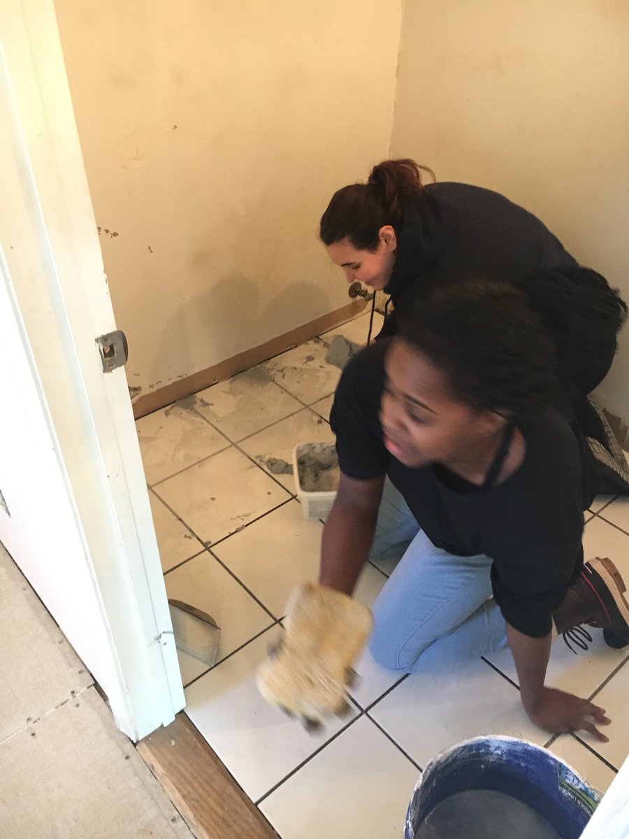 UnionOwls's tweet image. Our #Owls are in full action #AlternativeSpringBreak #Habitat for Humanity #UCC