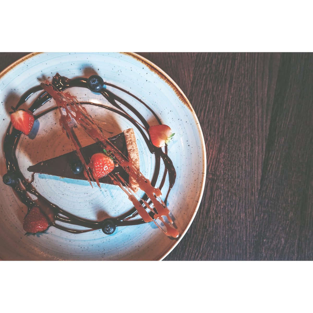 Have you tried our new VEGAN Chocolate Tart? It's topped with chocolate sauce and berries, enjoy! 😍🥄