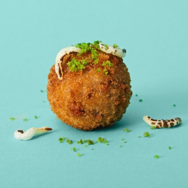 DVHeuven's tweet photo. Op naar IKEA Food HQ in Malmö voor een interview met @MichaelIKEAFood  Hoe vertaalt IKEA democratic design naar zijn foodactiviteiten? En wordt de Crispy Bug Ball een serieuze concurrent van de Swedish meatball? Heb jij dringende vragen over IKEA’s foodstrategie? Let me know! https://t.co/nVcYclU0ba