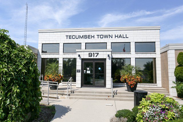 Tecumseh Town Hall Is Out Of Room bit.ly/2DqLcCi #YQG https://t.co/tUeiBvlQF6
