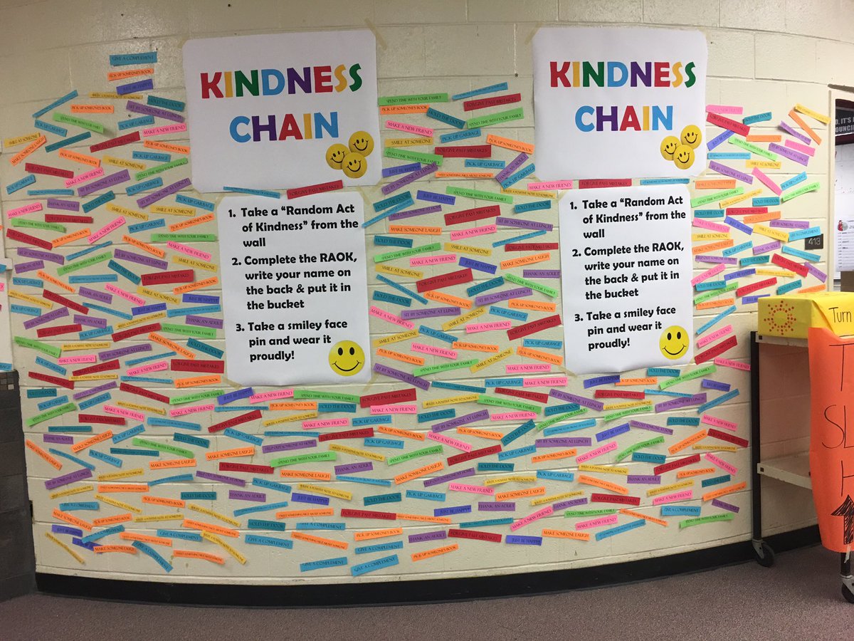 HFIIStuCo's tweet image. Come grab a kindness link during 4th hour!!