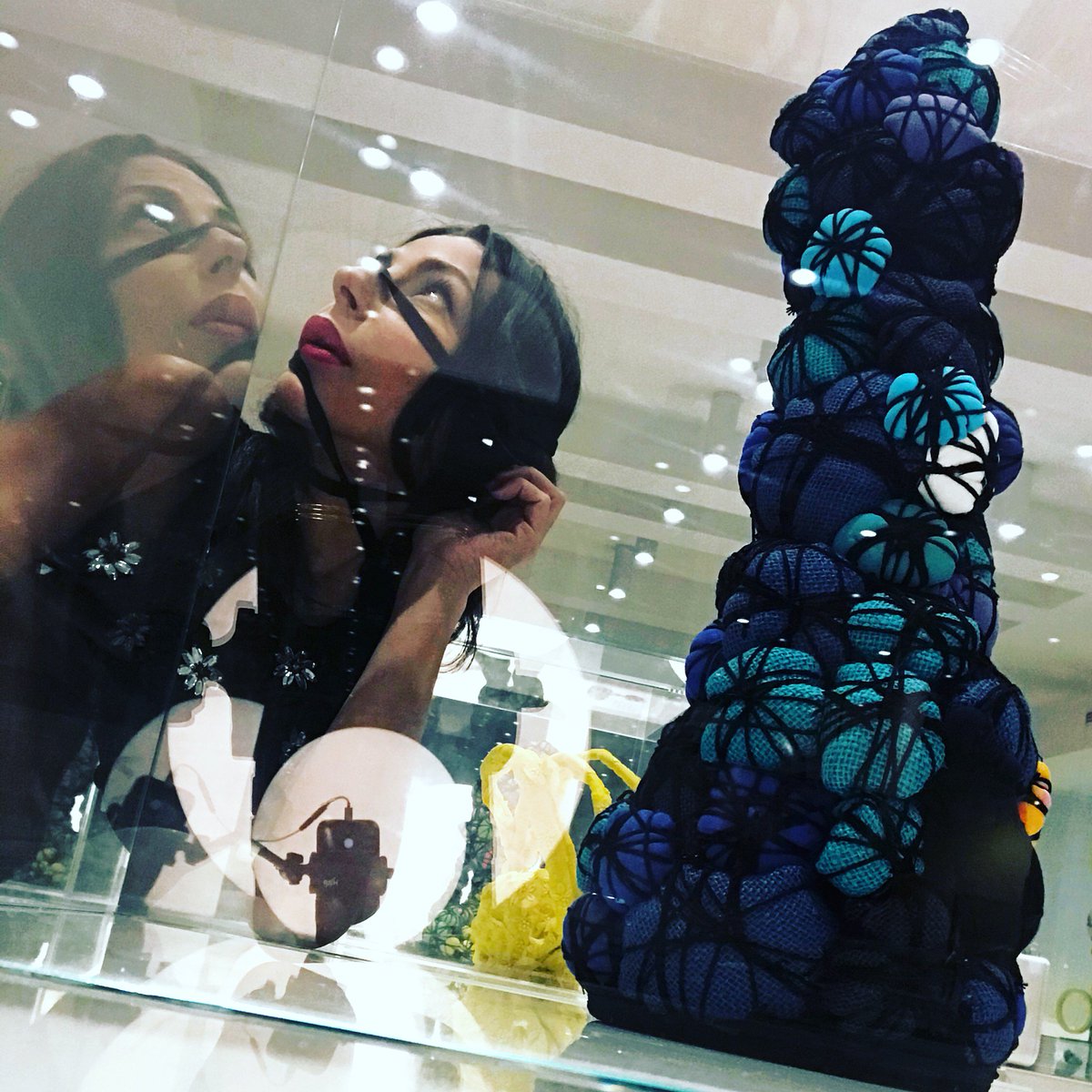 CleliaPatella's tweet photo. #SELFIEADARTE "Deve acquistar rotondità la luce per divenire un sole" #FlorenciaMartinez #RicucireIlMondo @LaTriennale #Milano #MATERIALMENTE @Artslifetweet @crespiangelo https://t.co/udgfUD0UY2