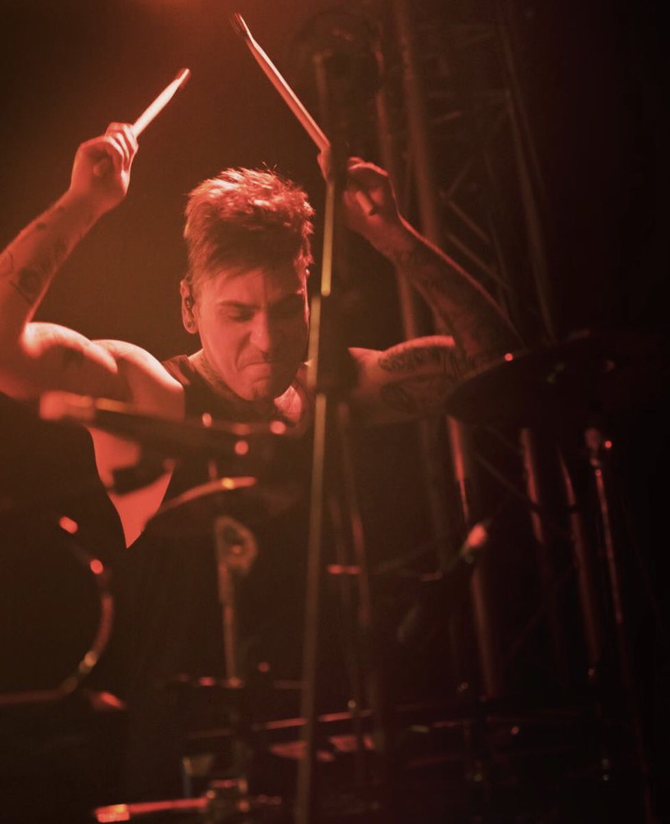 dani_thekolors's tweet photo. Altolà al sudore!😂😂😂😂😂
#thekolors #frida #fridatour #rocknroll https://t.co/tCeoOSyM1x