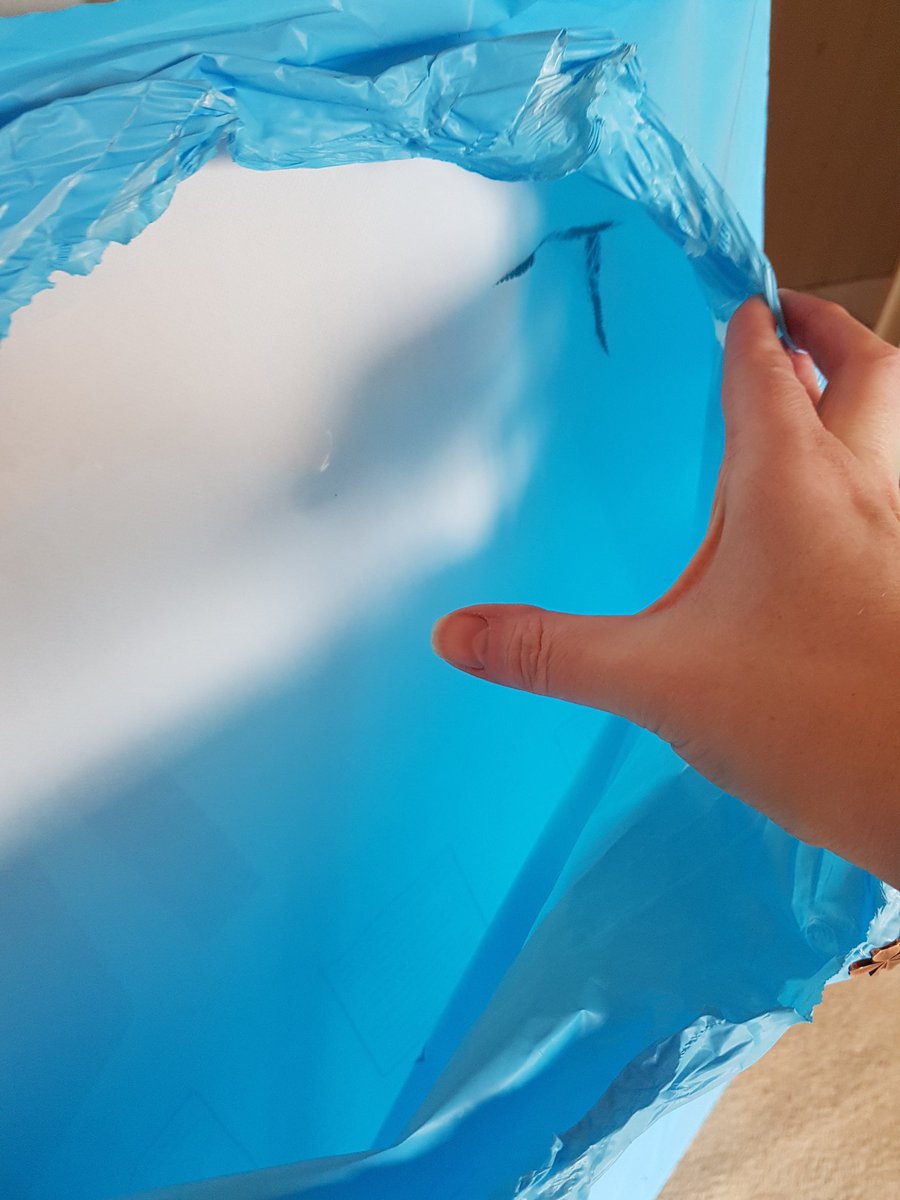 Stroke_ofabrush's tweet image. @AmazonHelp oh Amazon a 40x30inch loxley canvas delivered like this ....poor packaging..my heat patches had more protective packaging last week! #splitcanvas #unusable #sortyourpackaging #refundneeded #nopaintingtoday