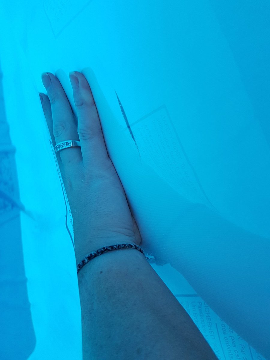 Stroke_ofabrush's tweet image. @AmazonHelp oh Amazon a 40x30inch loxley canvas delivered like this ....poor packaging..my heat patches had more protective packaging last week! #splitcanvas #unusable #sortyourpackaging #refundneeded #nopaintingtoday