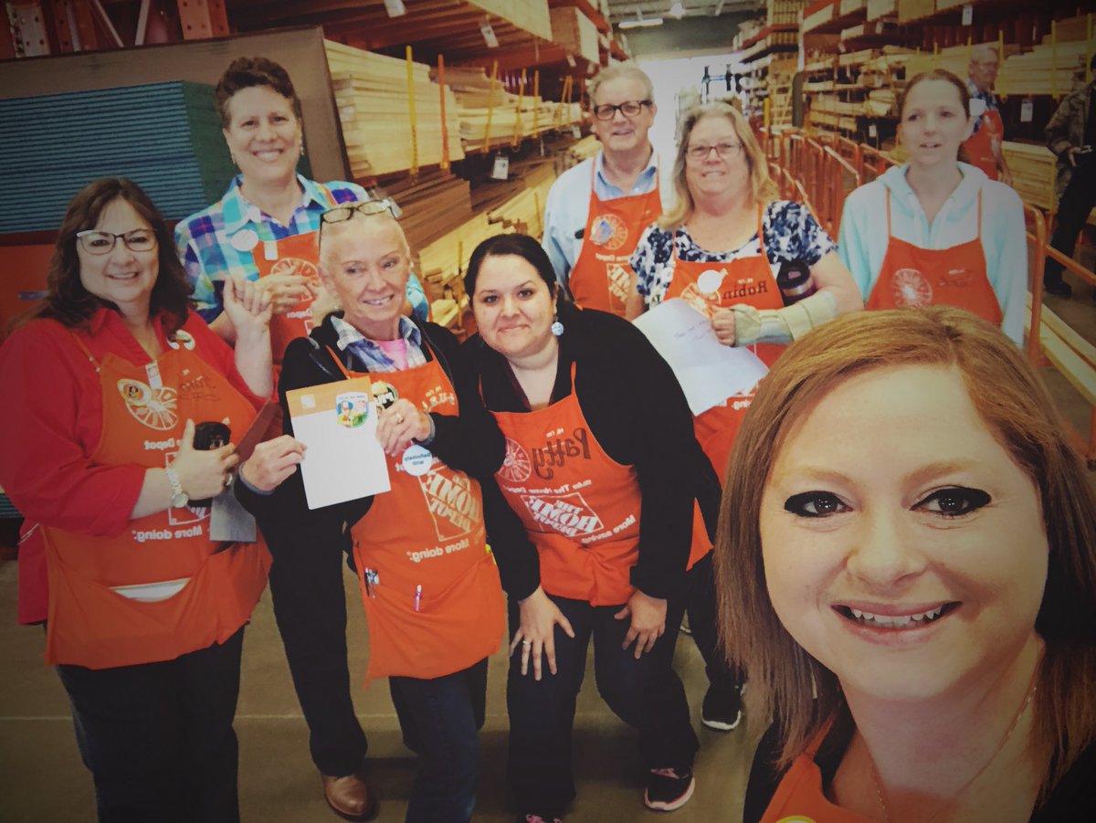 shariwayland's tweet photo. What an outstanding job, a well deserved Cashier of the Month Susie and to Randall BRAVO winner! https://t.co/1M0f5DM6Nx