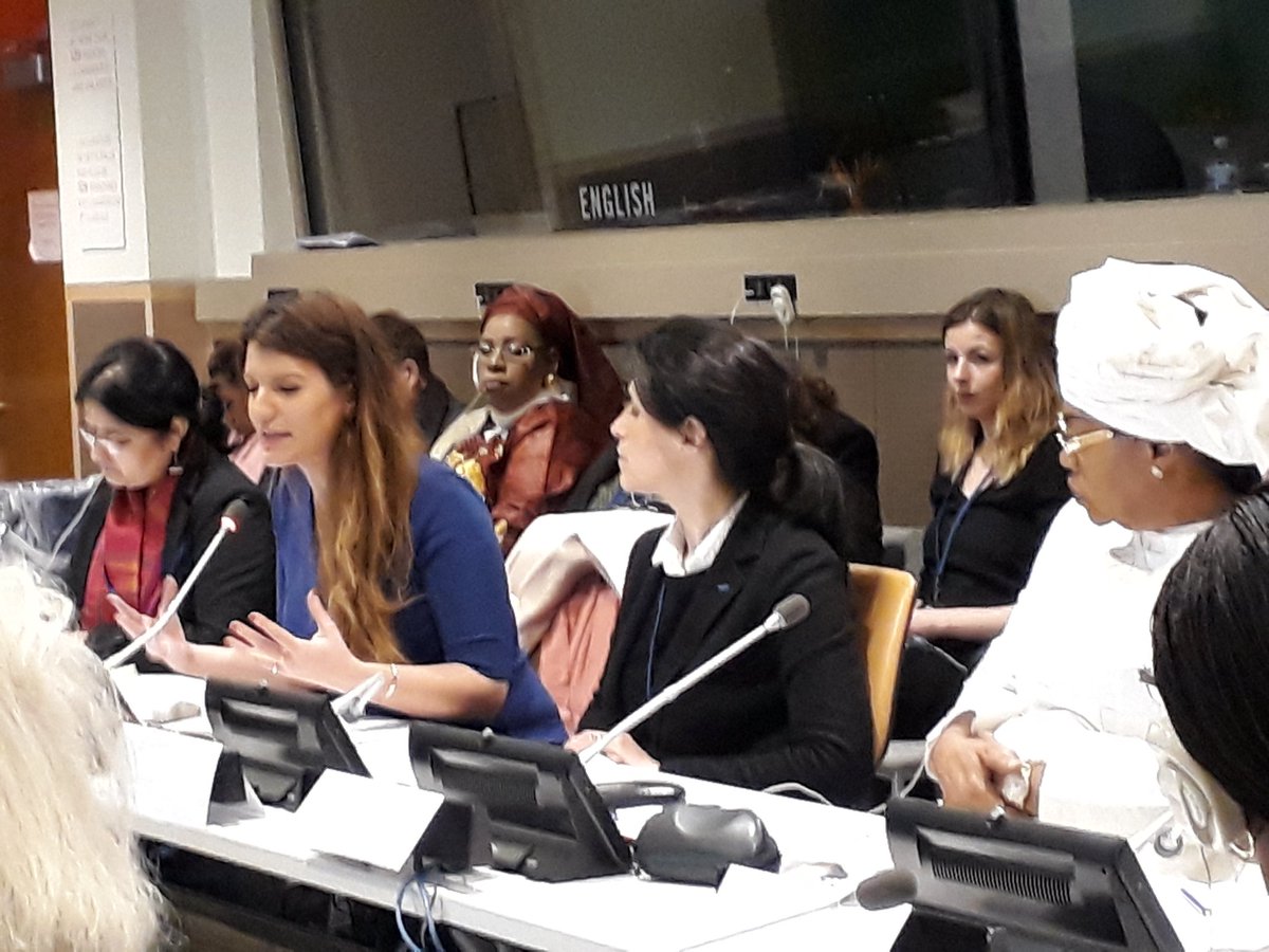 CLAPOTMireille's tweet photo. On doit parler des règles des femmes, et l'#endometriose doit être soignée. Les jeunes filles doivent bénéficier de l'accès à l'eau, à des toilettes, et du respect. Trop de tabous, de discrimination alors que l'écoulement de sang menstruel est naturel. Bravo pour cet événement! https://t.co/12E9UtJP9H