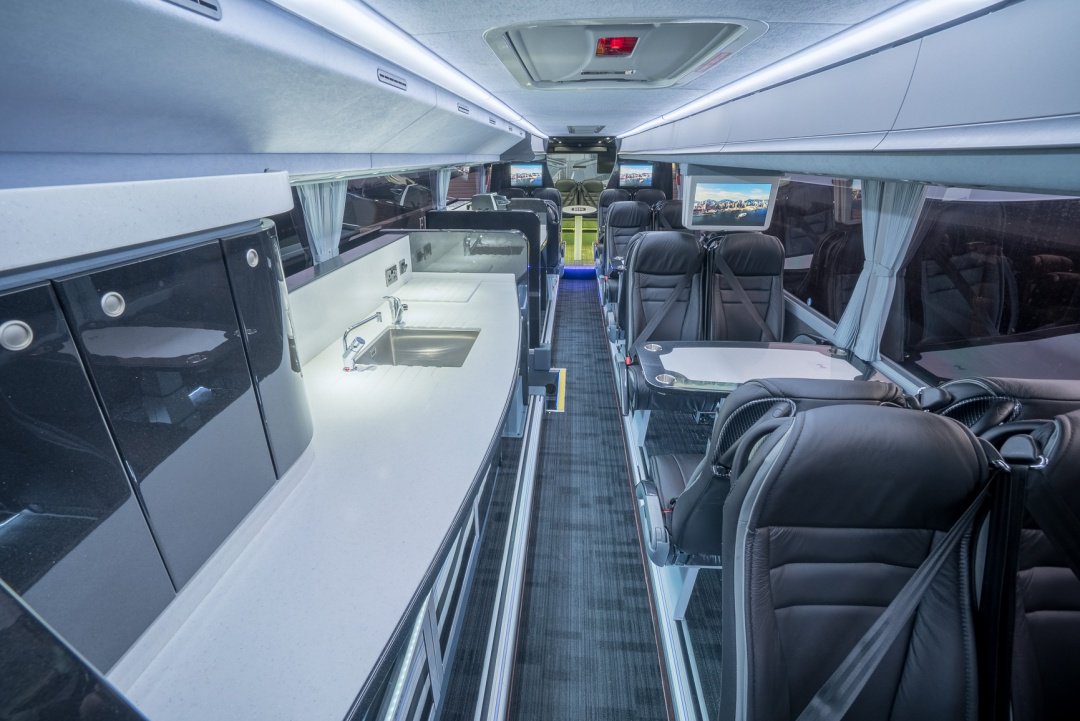 "Not just for football" - @routeonetim reviews <a href="/acklams/">ACKLAMS</a>' highly appointed Plaxton Elite i team coach, built on Volvo chassis. This stunning coach is more versatile than you'd think: route-one.net/articles/Manuf…