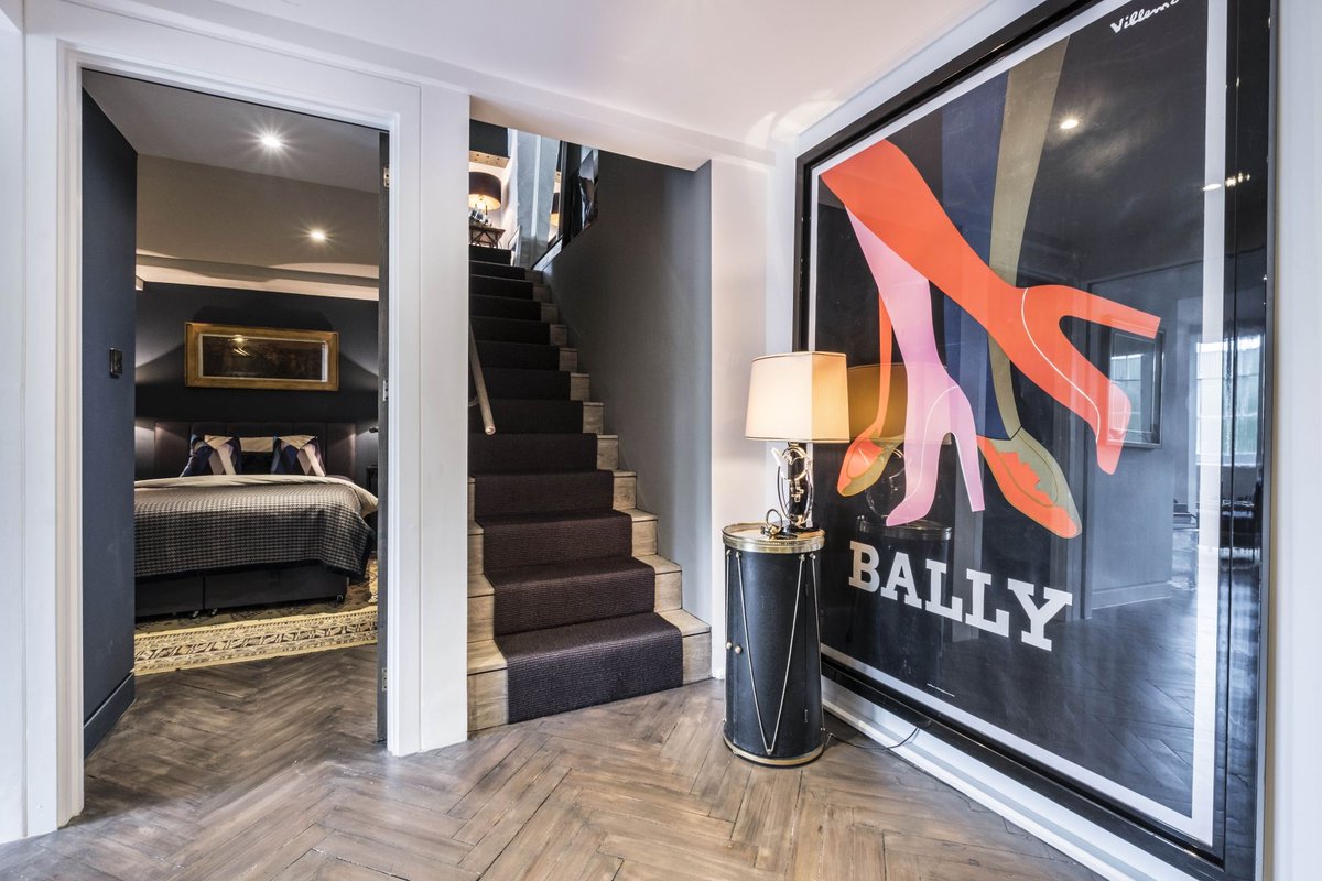 An outstanding 1343sqft, brand newly refurbished, loft apartment on the first floor of the beautiful Lycee Building - a highly sought-after gated Victorian school conversion in the heart of #Kennington socsi.in/d4NxR