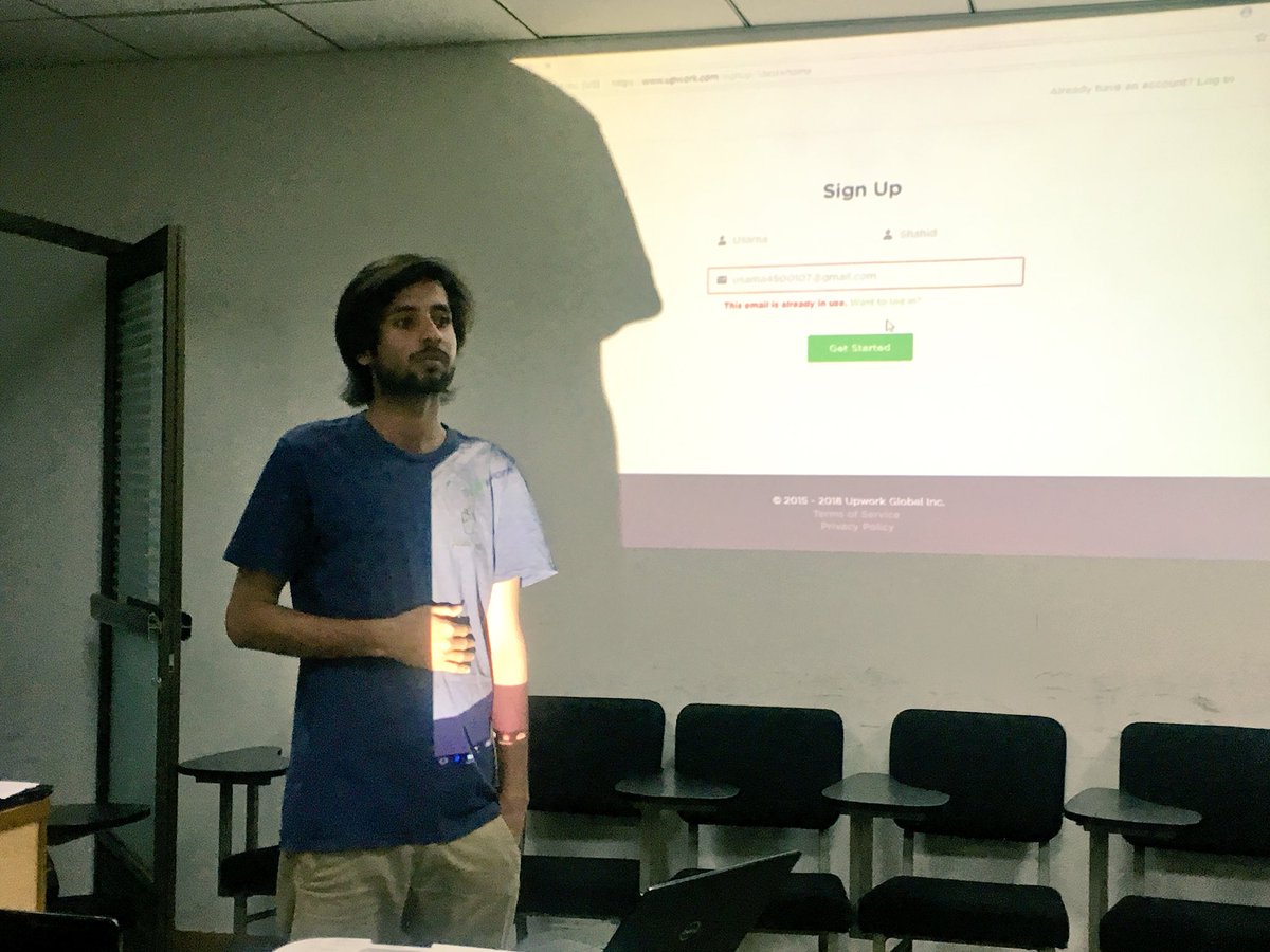 TechHubConnect's tweet photo. .@sherazctn (instructor) guiding students how to make an effective profile at @Upwork 
#Foreelancing https://t.co/T0IhuquPDf
