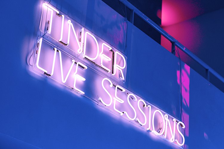 e_ribelles's tweet photo. Nouvel article sur le blog du #MBACME de l'@EFAP_ ! On y parle des #Tinder live sessions by @weloveart_paris ! 🎉🎶 https://t.co/7K1jwzxai0 https://t.co/zijX98MzYY