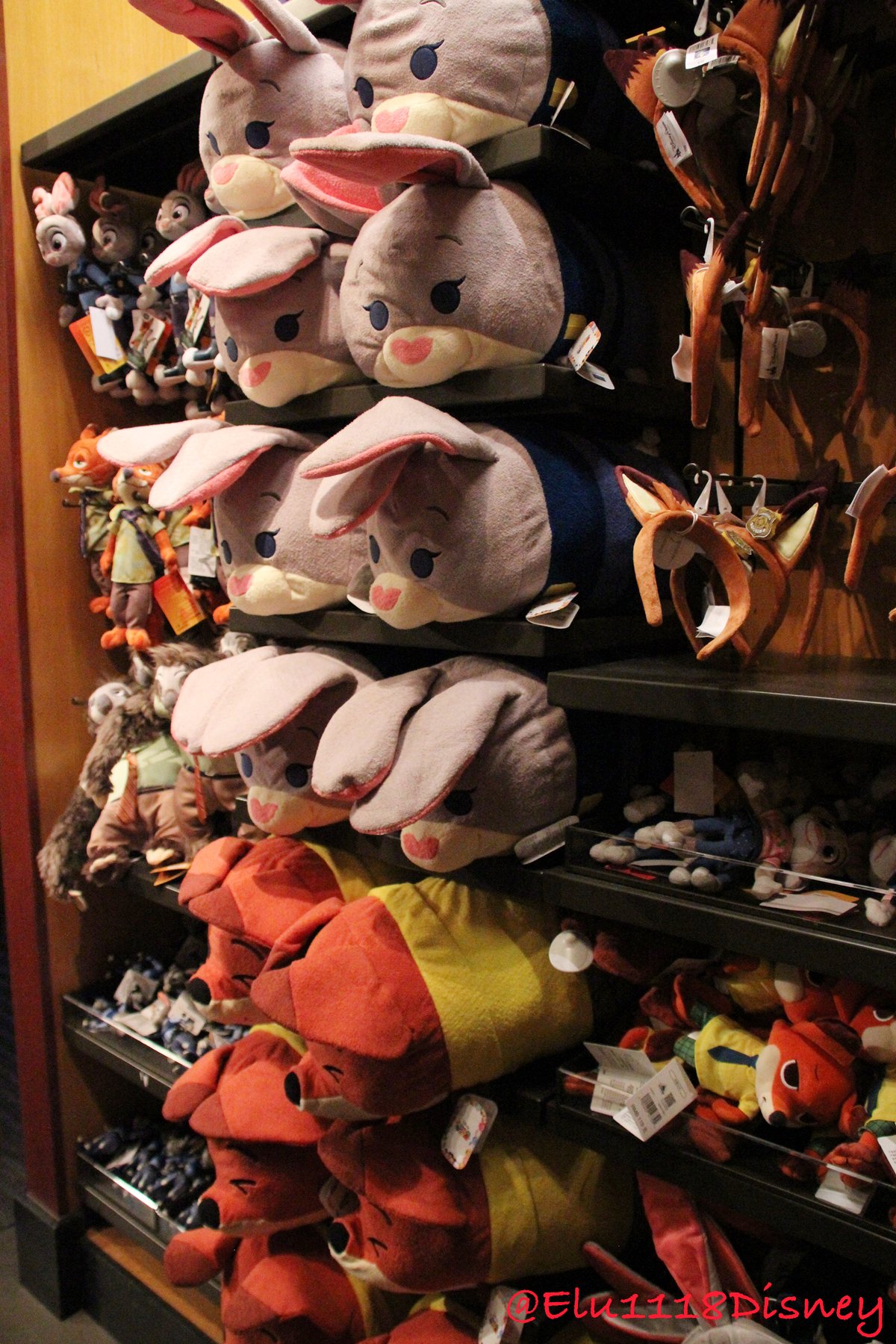 Elu 2 上海 グッズ物色タイムｗやっぱり多い ズートピアグッズ Disney Shdl 上海迪士尼乐园 Shanghaidisneyland 上海ディズニーランド Zootopia ズートピア T Co Gns2hchyx2 Twitter