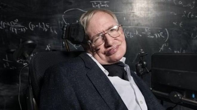 Inpsicon's tweet photo. #MarcaQueMarca “La vida es una cosa maravillosa y hay tantas cosas por hacer”. A sus 76 años, nos deja el físico británico #sthephenhawking . Su teoría del espacio-tiempo y la radiación de los agujeros negros marcó un hito en la #Ciencia https://t.co/2ln5XbKo6I